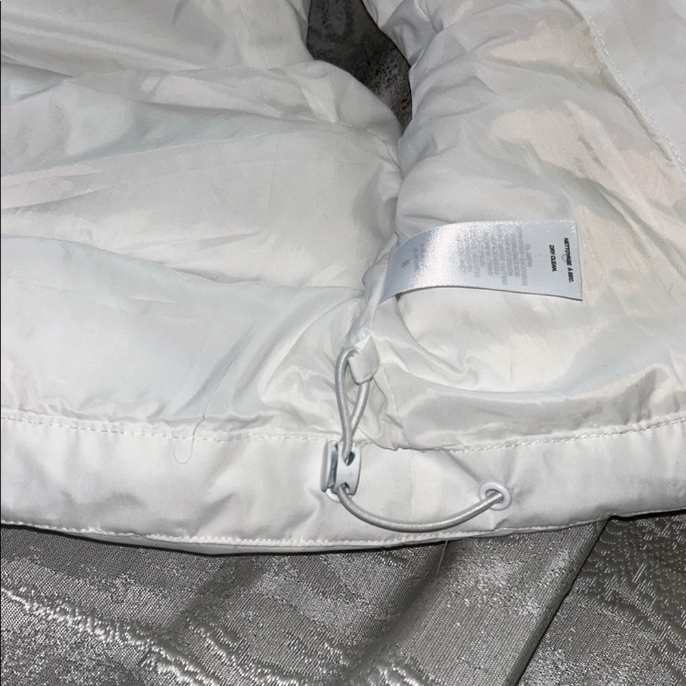 Garage Women's White Quilted Vest - Picture 13 of 14